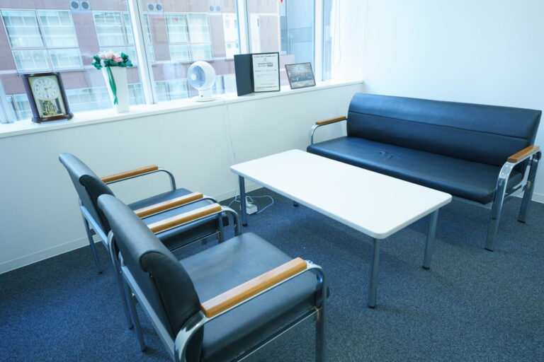 新横浜本社　会議室